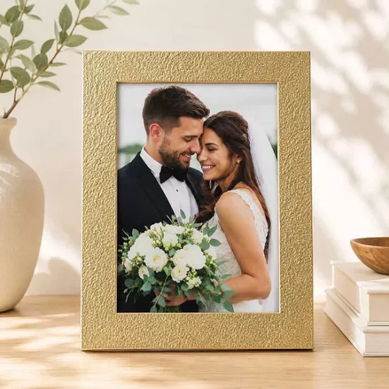 dekoratif-altin-metalik-fotograf-cercevesi